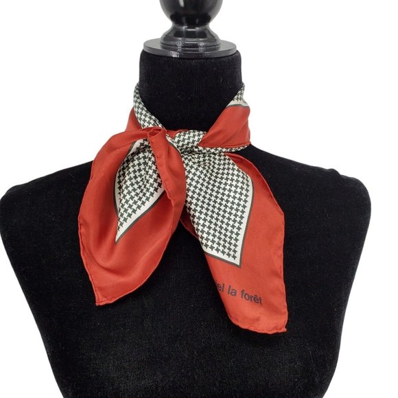 Vintage Silk Scarf Neckerchief Hunter Green Red Houndstooth Hand Rolled 19" - Picture 1 of 7